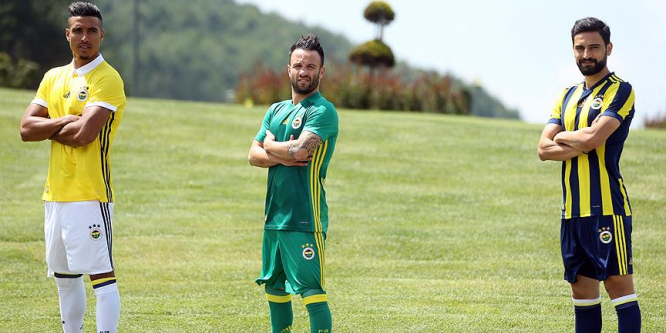 Fenerbahçe'de yeni sezon formaları satışa çıktı