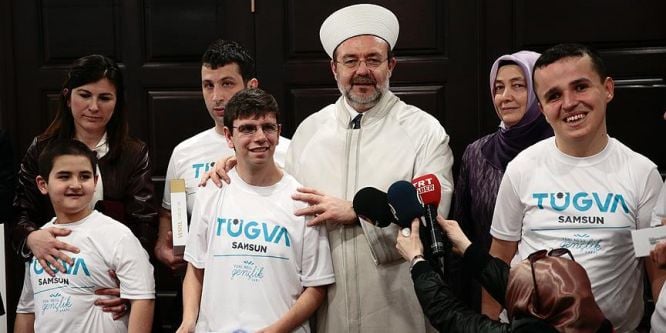 Görmez'den otizmli çocuğa umre sözü