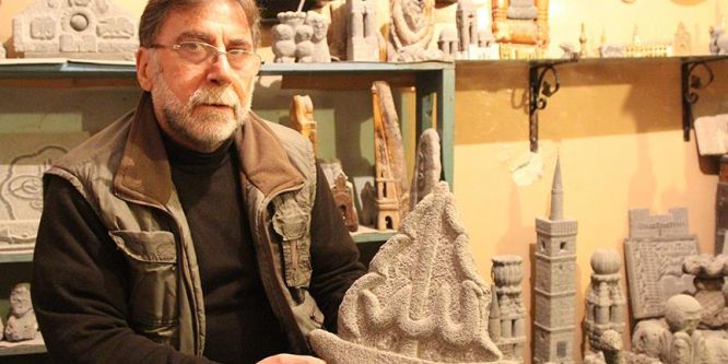 Tarihi yapıları bazalt taşına işliyor