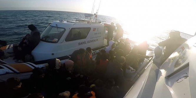 Midilli'ye kaçmaya isteyen 99 Suriyeli yakalandı