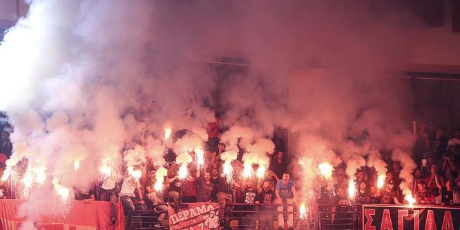 Olympiakos'a seyircisiz oynama cezası