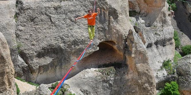 İp üzerinde bin 210 metre yürüdü