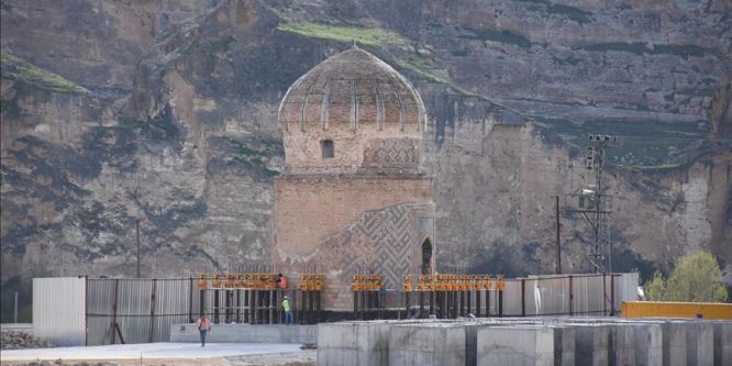 650 yıllık tarihi türbe taşınıyor