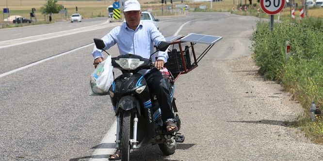 Motosiklet ile gezmek için mucitliğini devreye soktu