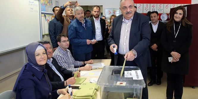 ''Millet neye karar verirse biz ona tabi olacağız''