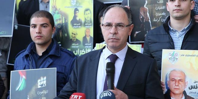 ''Filistinli tutsaklara yalnız değilsiniz demek istiyoruz''