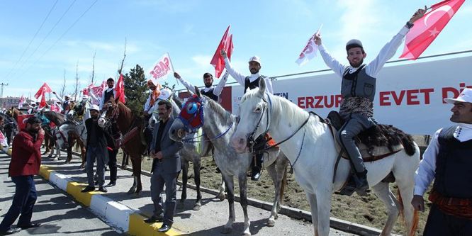 Cumhurbaşkanı Erdoğan'a atlı ciritçilerle karşılama