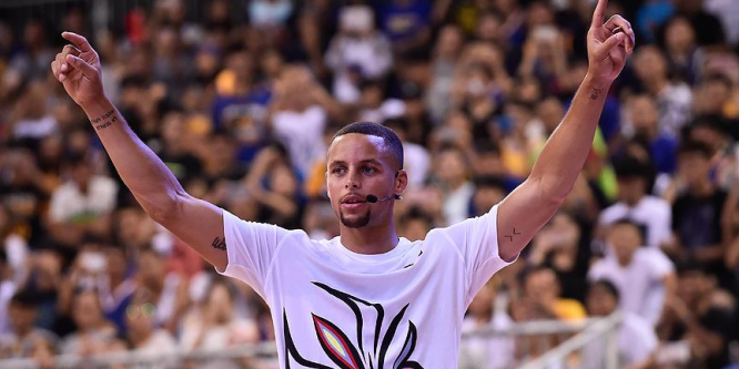 Warriors'tan Curry'ye 201 milyon dolar
