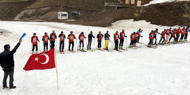 2 bin 800 rakımda milli takım için ter döktüler