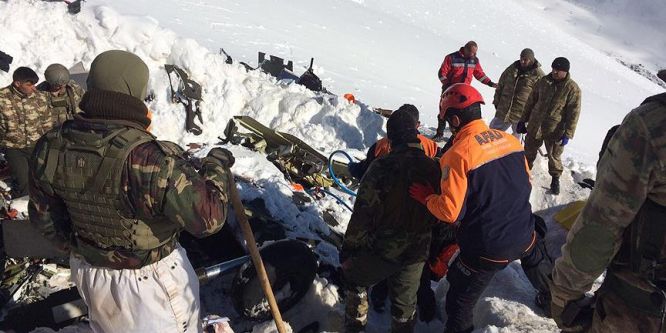 12 şehidin cenazesi enkazdan çıkarıldı