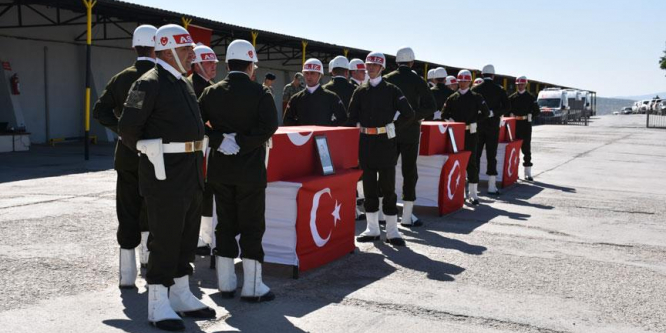 Şehit askerler için tören düzenlendi