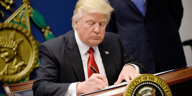 Trump regülasyonları kaldırmak için imzayı attı