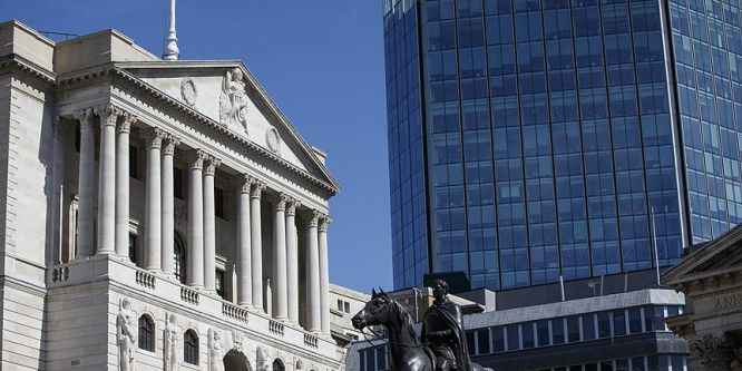 BoE faizi değiştirmedi, büyüme tahminini düşürdü
