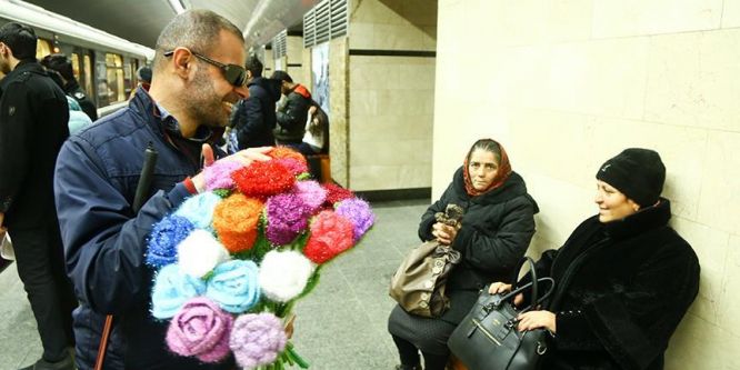 Karanlık dünyanın rengarenk gülleri