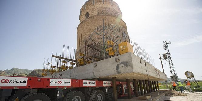 Tarihi türbenin taşınma süreci başladı