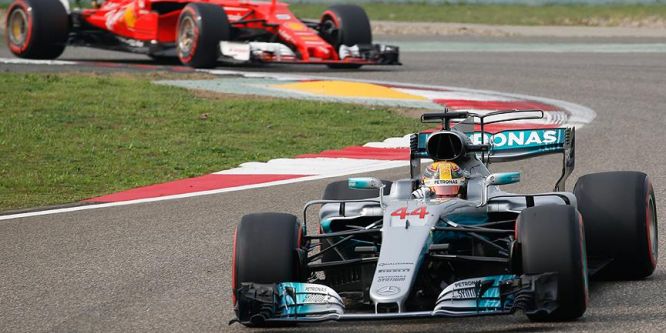 Hamilton başladığı gibi bitirdi