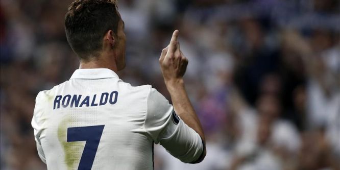 Dünyanın en çok kazanan futbolcusu o oldu