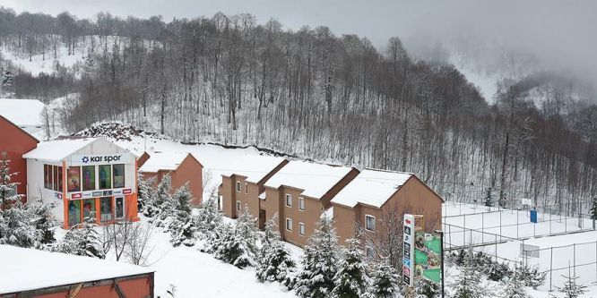 Aralıkta yağan kar turizmcinin yüzünü güldürdü