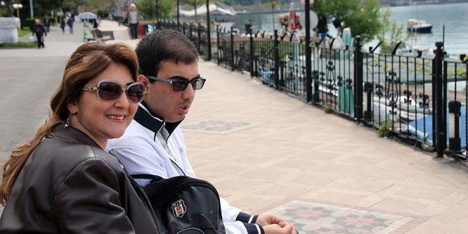 Hayatını otizmli evladının mutluluğuna adadı