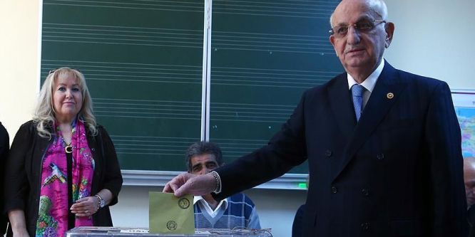 ''Türkiye'miz demokrasi içinde çok güzel günlere ulaşacak''