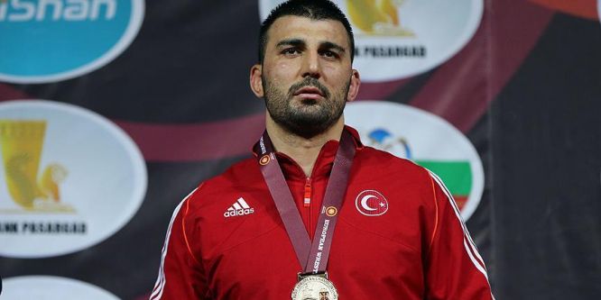 Rıza Yıldırım'dan altın madalya