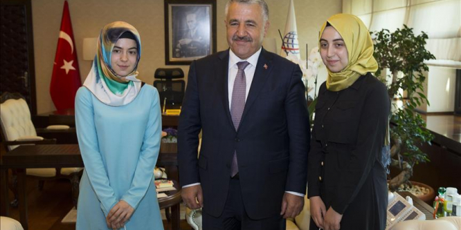 Bakan Arslan, LYS'de dereceye giren öğrencileri kabul etti
