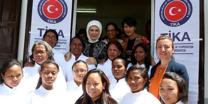 Emine Erdoğan, Madagaskar'da kadın eğitim merkezinin açılışını yaptı