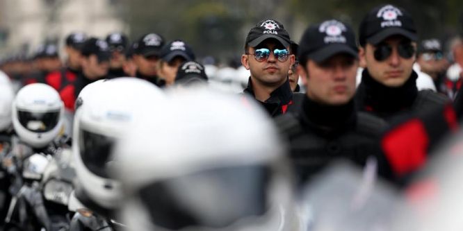İstanbul'da halk oylamasında 33 bin polis görev yapacak