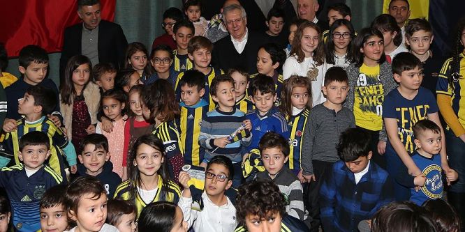 Aziz Yıldırım Kayseri'de çocuklarla bir araya geldi