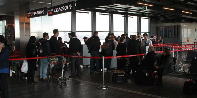 Trump'ın göçmen kararı yolcuların seyahatine engel oldu
