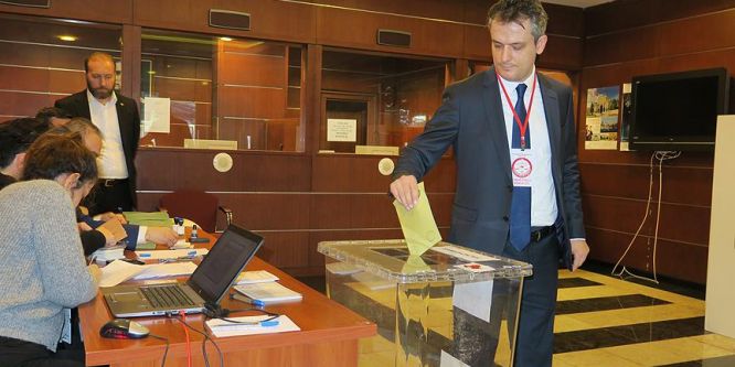 Kazakistan'da ikamet eden Türkler sandık başında