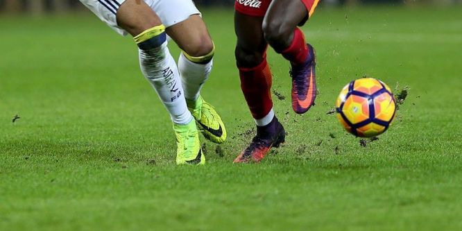 Zirvenin uzağında derbi