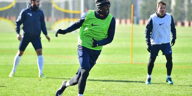 Adebayor ilk antrenmanına çıktı