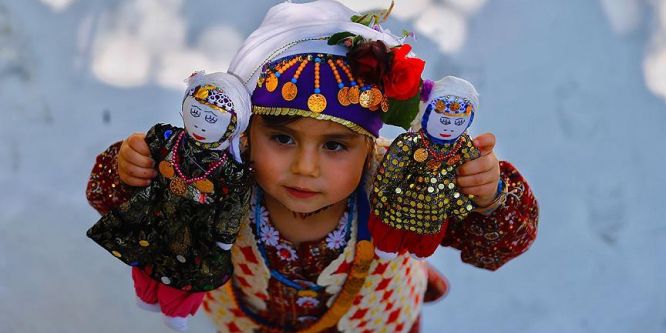 Rengarenk giysilerle yaşatılan 500 yıllık gelenek