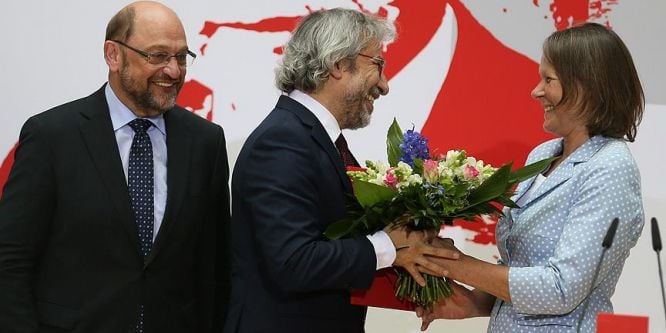 Gazeteci bozuntusu Can Dündar'a Almanya'dan ödül