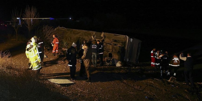 Ankara'da yolcu otobüsü devrildi