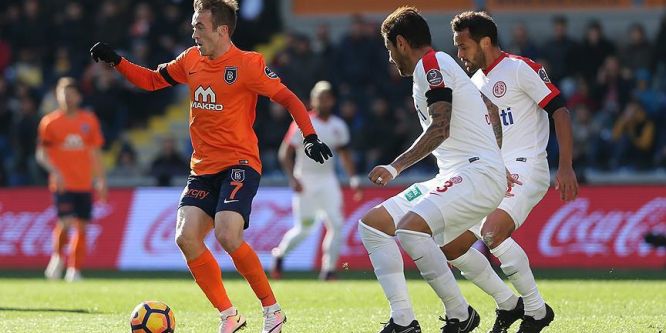 Medipol Başakşehir Antalyaspor'a konuk olacak
