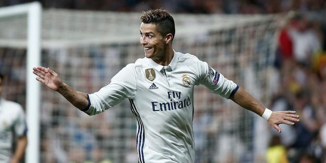 Ronaldo bir ilki daha başardı