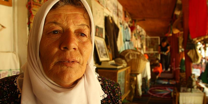 Köydeki evini kültür evine dönüştürdü