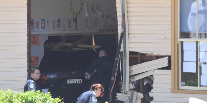 Sydney’de otomobil sınıfa girdi: 2 ölü