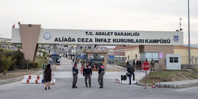 İzmir'de FETÖ'nün darbe girişimi davasında ilk oturum tamamlandı