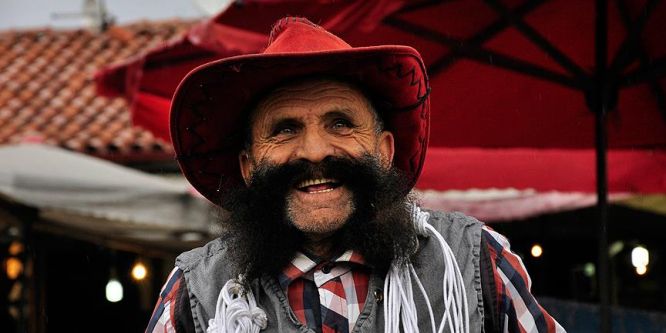 Merzifon sokaklarının seyyar satıcısı 'Pala Kovboy'