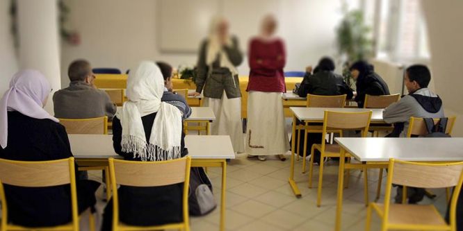 Rusların yarısı okulda başörtüsüne olumlu bakıyor
