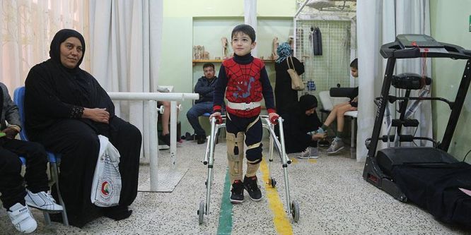 Savaş mağdurları protez uzuvlarla yeniden hayata tutunuyor