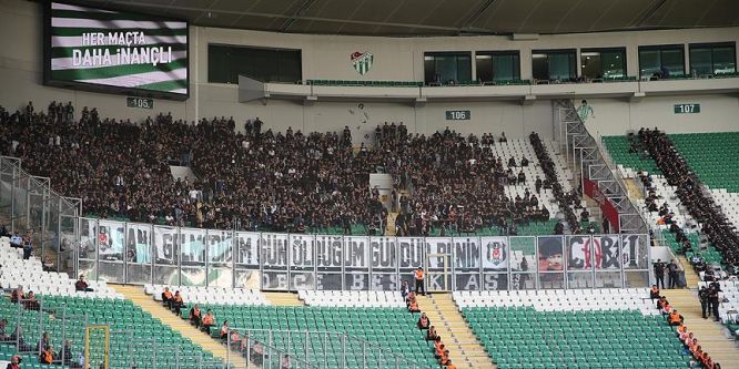 Beşiktaş taraftarı Timsah Arena'ya maddi zarar verdi