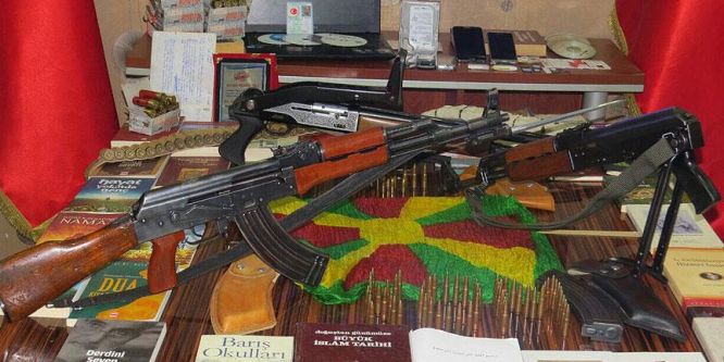 Mardin'de FETÖ şüphelisinin evinden bakın neler çıktı