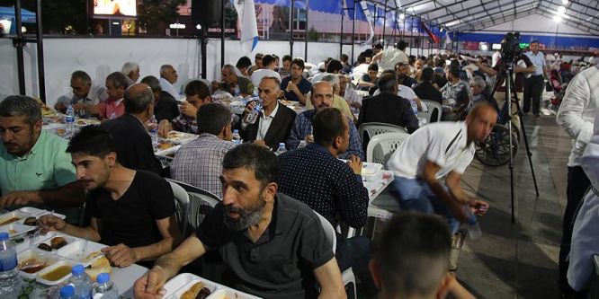 Diyarbakır Büyükşehir Belediyesi'nden iftar