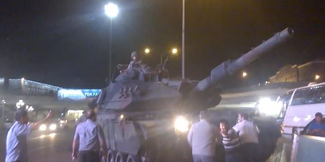 Darbeci komutan gözünü kırpmadan vurdu