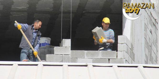 İnşaat işçilerinin zorlu Ramazan mesaisi
