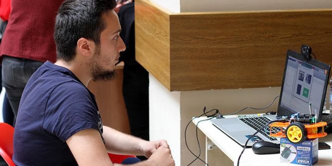 Göz bebekleriyle komut verilen tekerlekli sandalye geliştirildi